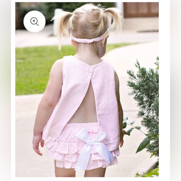 RuffleButts Woven Bloomer in Pink Seersucker w/White Bow Size 12-18 Months NWT - Picture 2 of 2